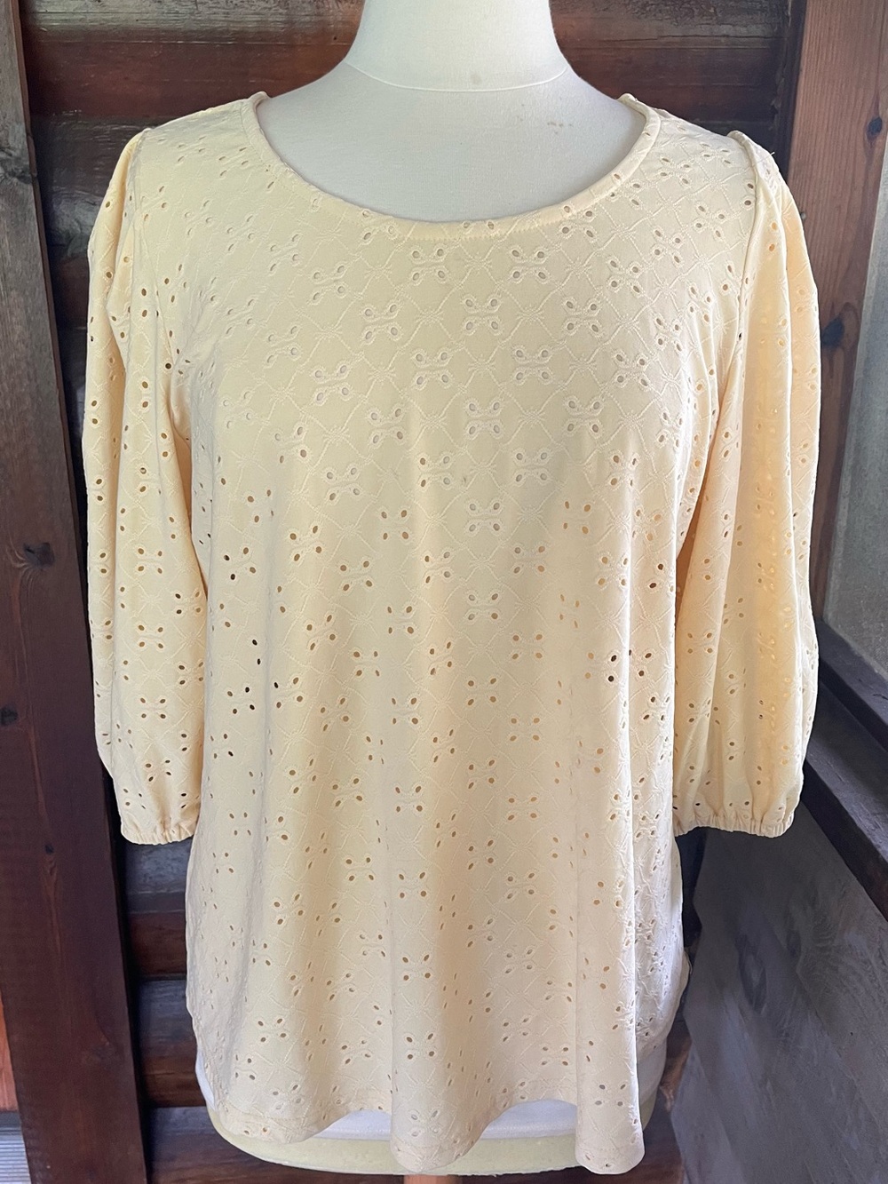 Butter colored eyelet top easy wear. Fresh